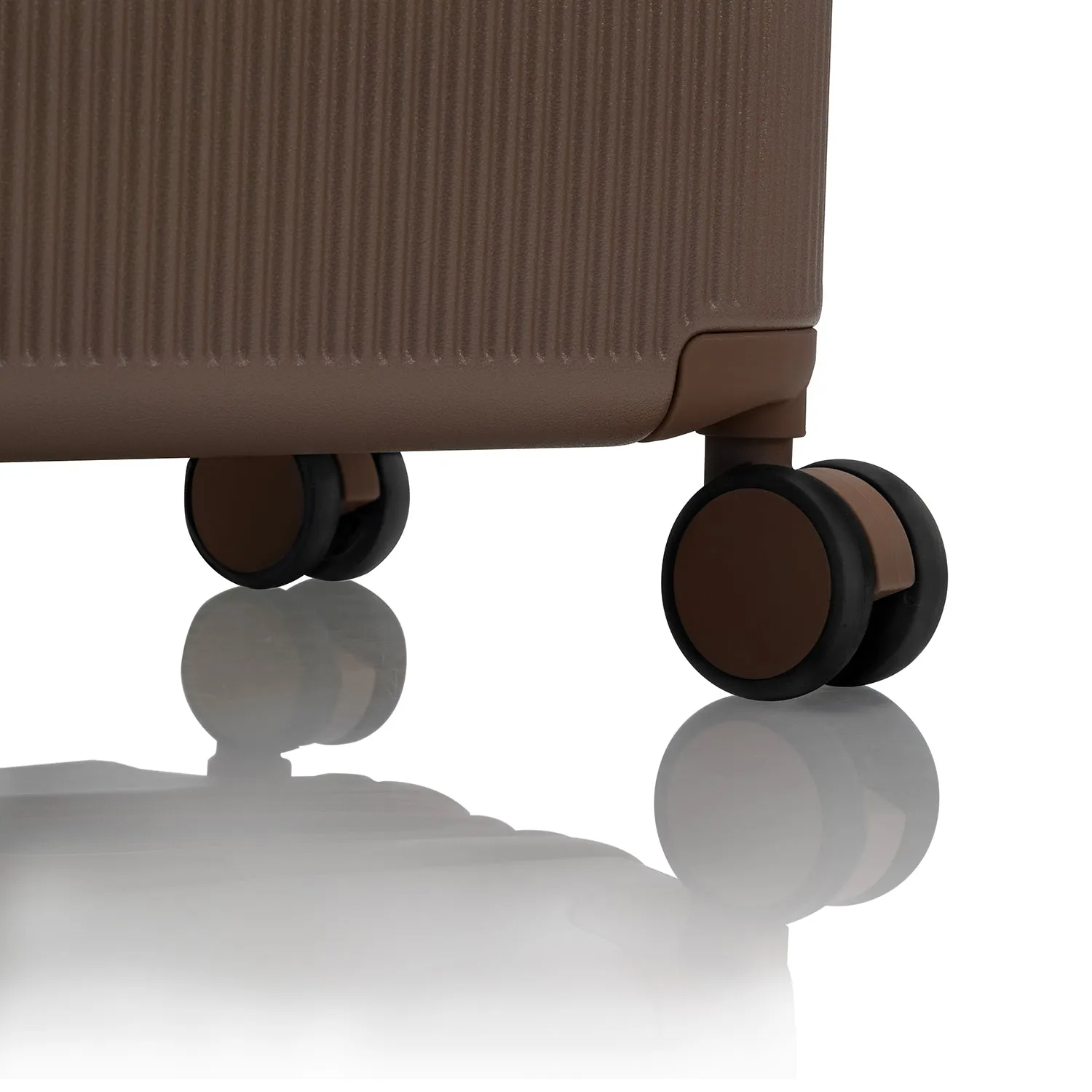 Earth Tones 21.5 Inch Carry-on Luggage | Spinner Luggage